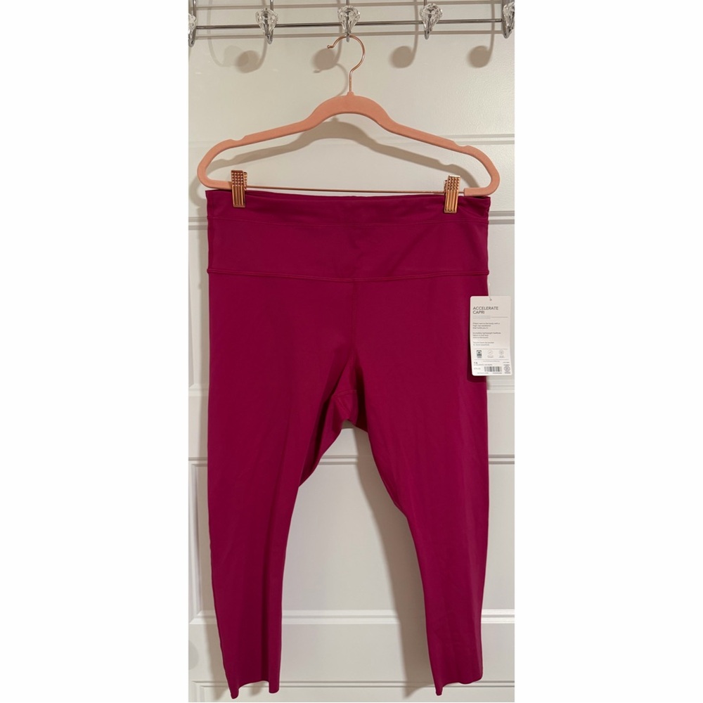 Athleta Accelerate Capri NWT SZ 1X